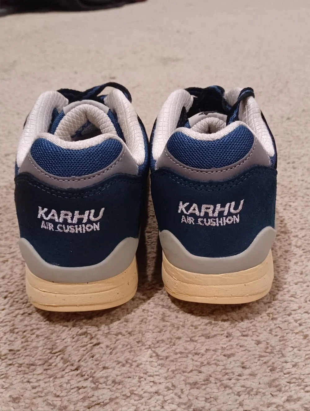 Karhu Synchron Classic sneakers in the Blue Wing Yellow Colorway Womens Size 6.5